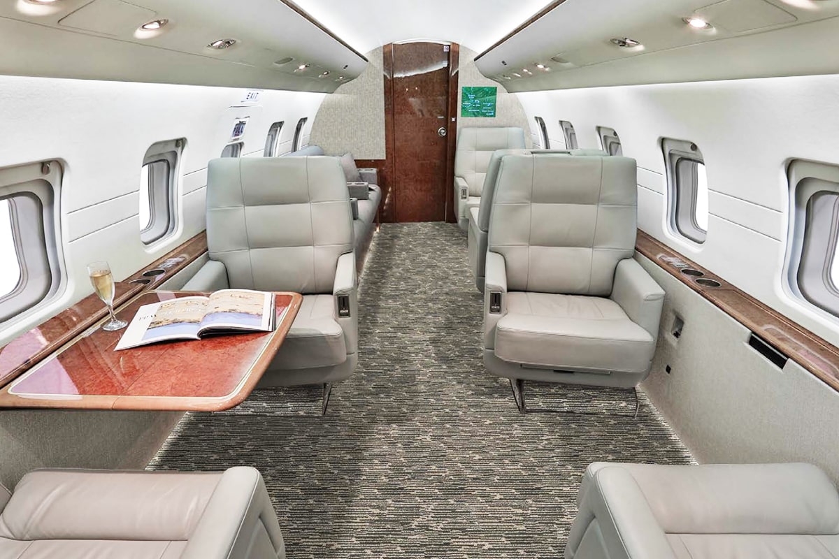 Bombardier Challenger 604 Interior