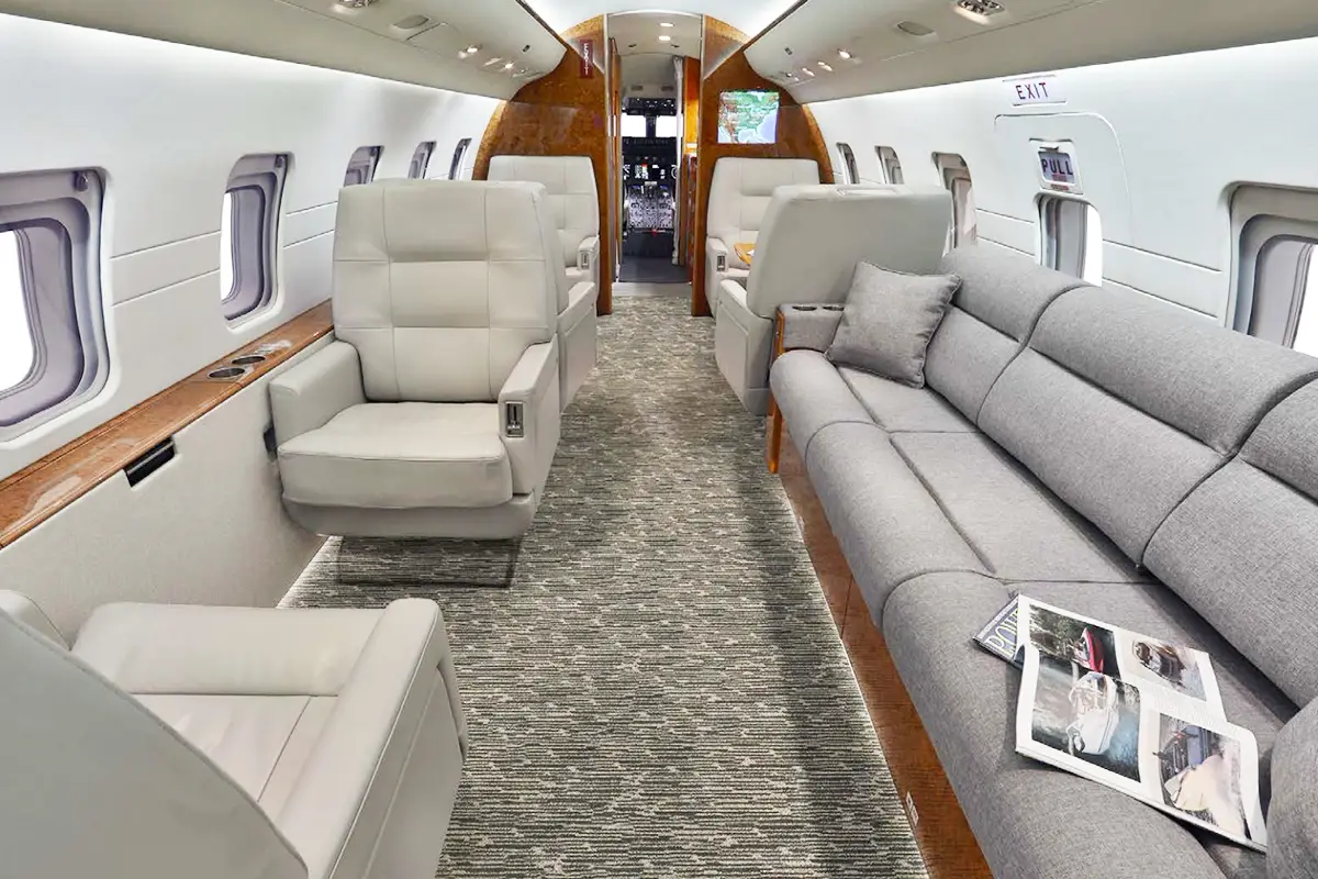 Bombardier Challenger 604 Interior